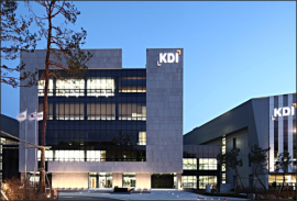 KDI, 소비 개선에 힘입어 완만한 성장…건설업은 여전히 부진