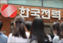 3분기 전기요금 동결…국민 부담 완화 속 한전 재무위기 지속